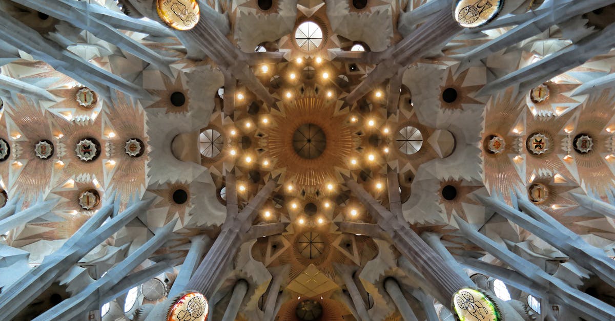 Czym jest Sagrada Familia i co czyni ją wyjątkową?