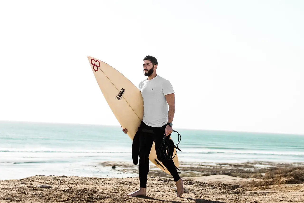 Dlaczego plaże Santa Teresa przyciągają surferów?
