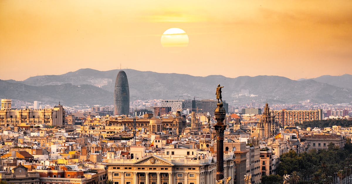 Dlaczego warto odwiedzić Barcelonę w podróży do Hiszpanii?