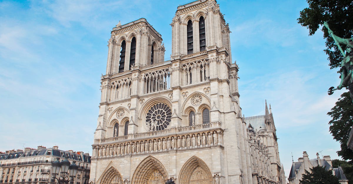 Jak długo istnieje katedra Notre Dame w Paryżu?