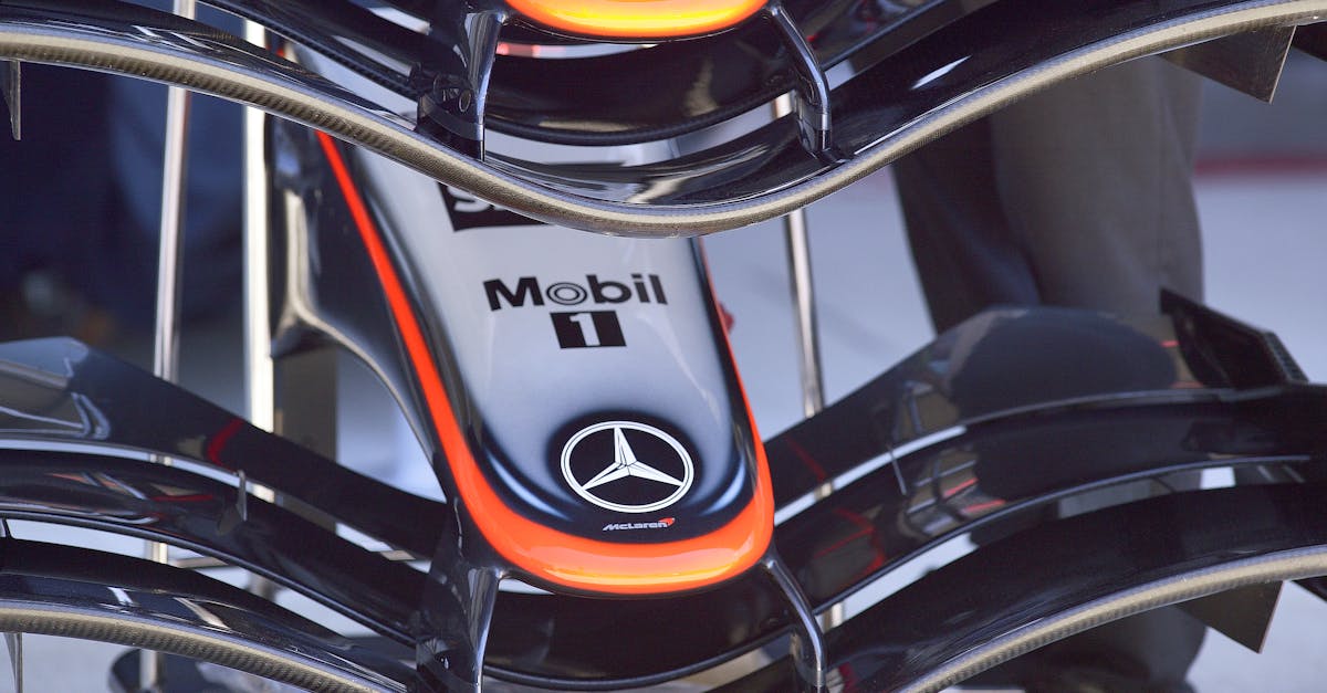 Jak skrzydło przednie wpływa na docisk w F1?