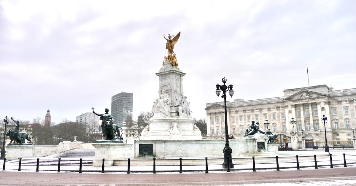 Jakie są wymiary Buckingham Palace?