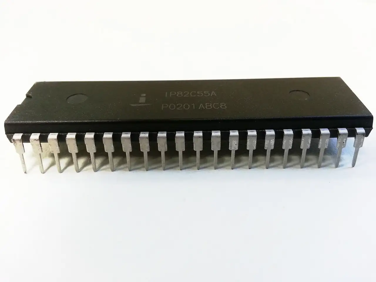 Dlaczego tranzystory zrewolucjonizowały elektronikę?