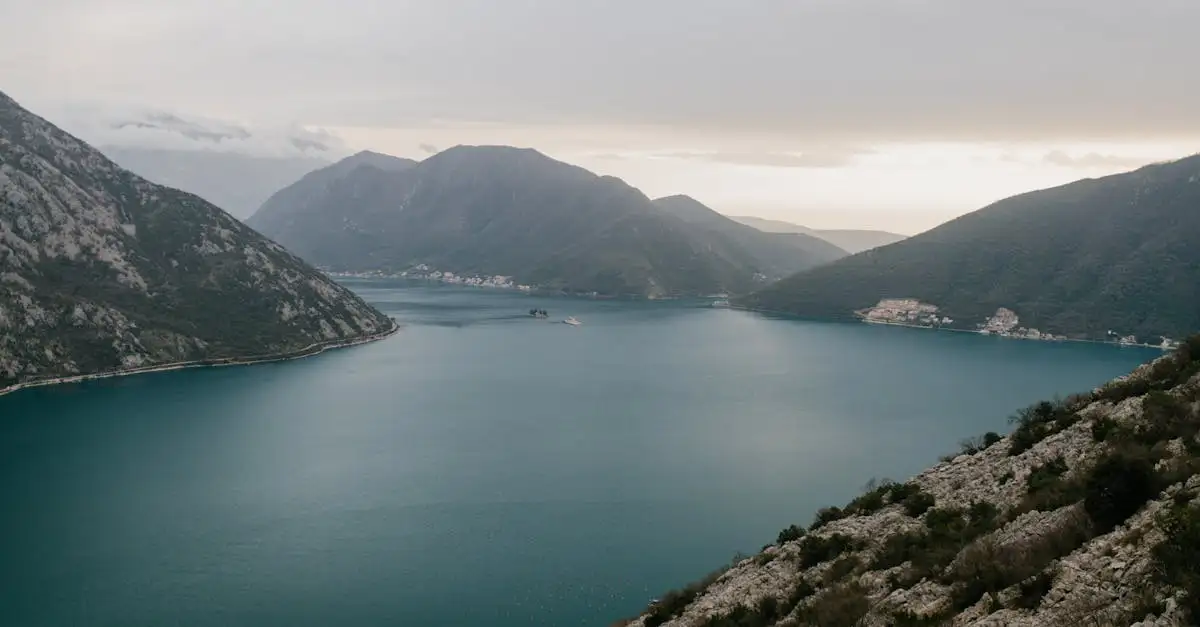 Dlaczego Zatoka Kotor jest popularnym miejscem turystycznym?