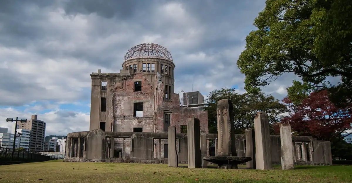 Jakie miasto w Japonii jako pierwsze zostało trafione bombą?