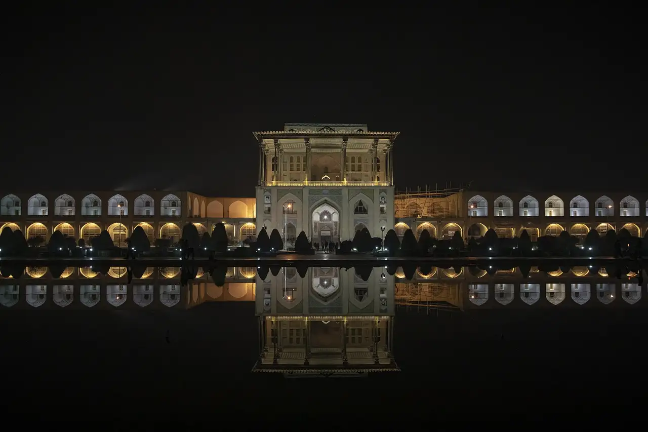 Czy Isfahan był stolicą imperium safawidzkiego? Sprawdź!