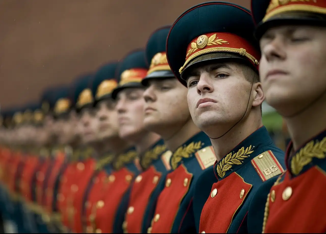 Jakie urządzenie militarne zdefiniowało Złoty Wiek?