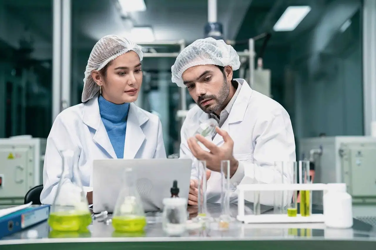 Jak badania kliniczne zwiększają bezpieczeństwo leków?
