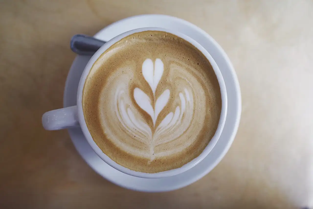 Co to jest caffé sospeso w włoskich kawiarniach?