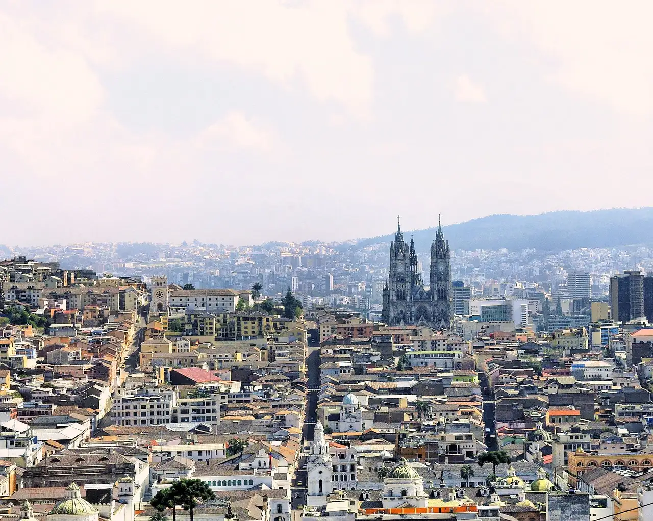 Gdzie zobaczyć architekturę kolonialną w Quito, Ekwador?