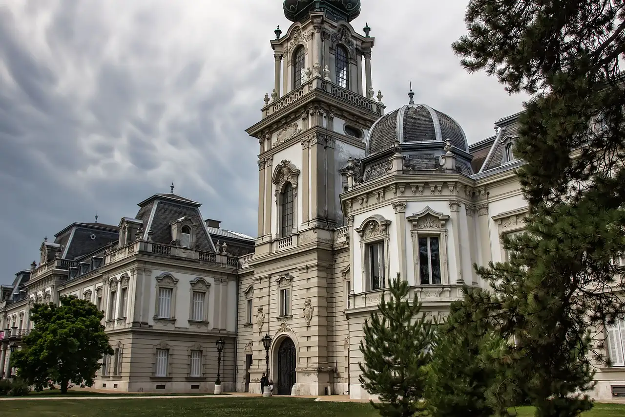Jakie muzea i historyczne budynki warto zobaczyć w New Hampshire?