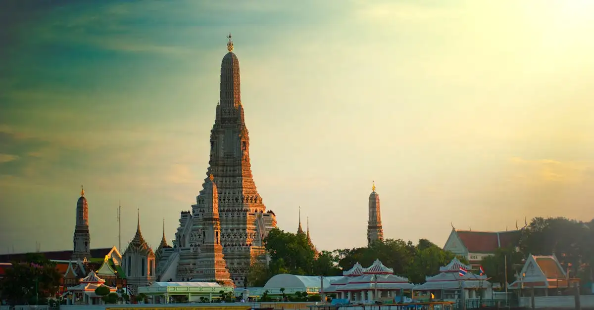 Które miasto słynie z świątyni Wat Arun?