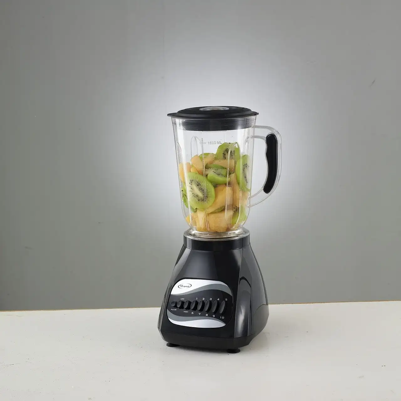Jak skutecznie wyczyścić blender wodą i mydłem?