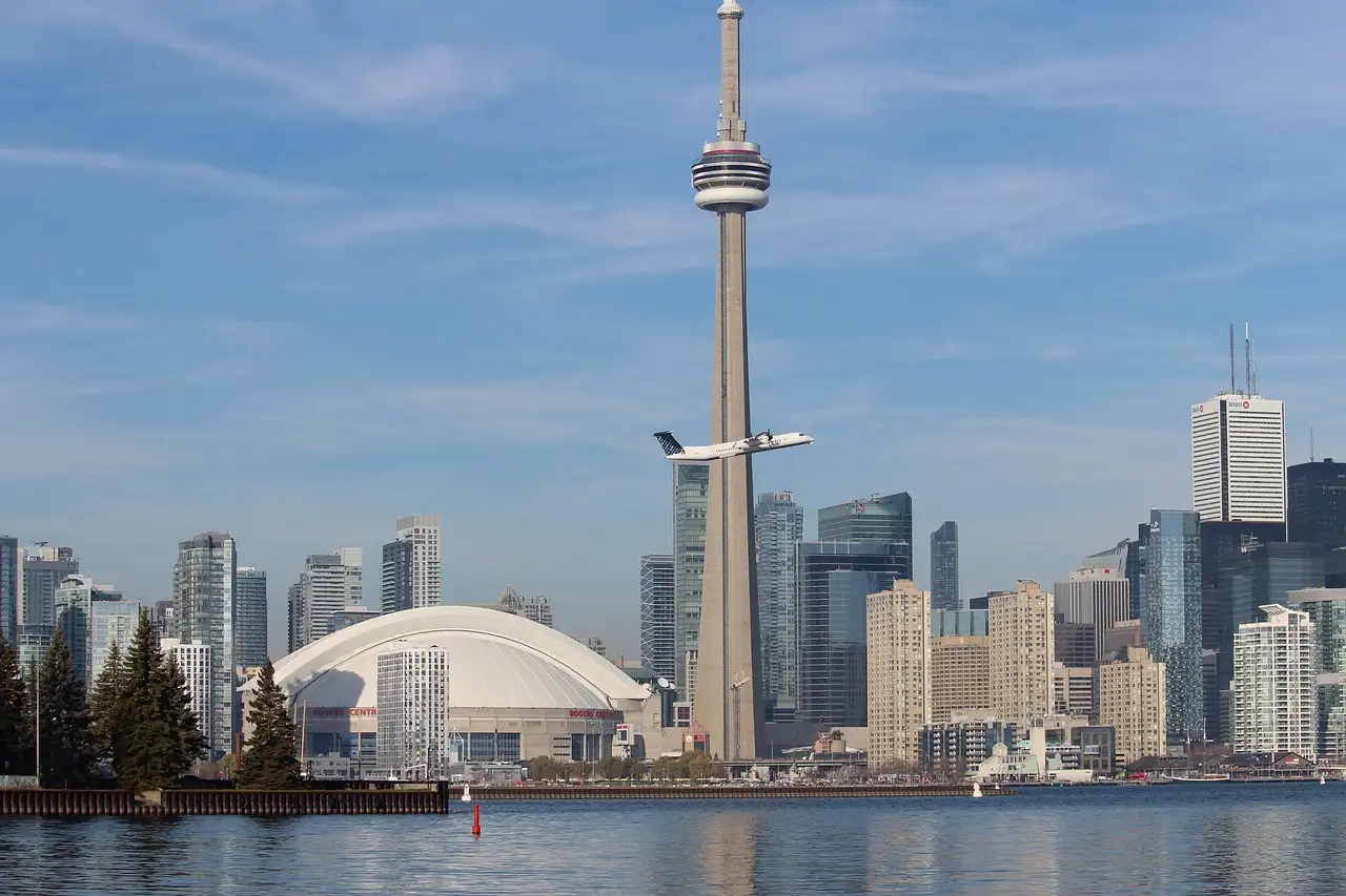Co sprawia, że szklana podłoga wieży CN w Toronto jest wyjątkowa?