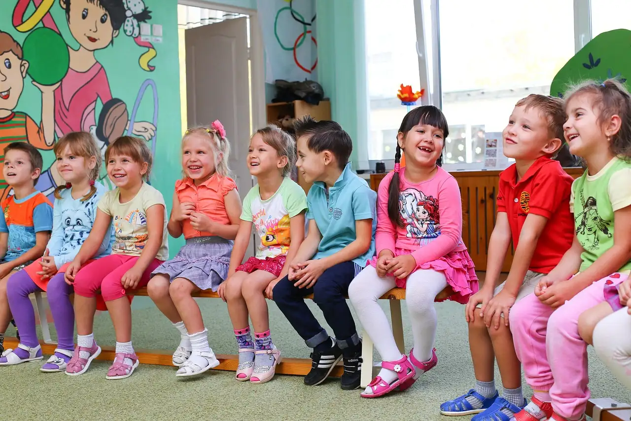 Jaki wpływ miał Fröbel na rozwój przedszkoli?