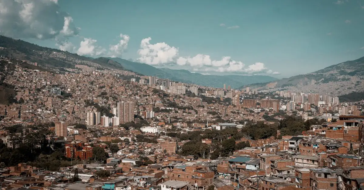 Jakie miasto w Kolumbii związane jest z kartelu z Medellín?