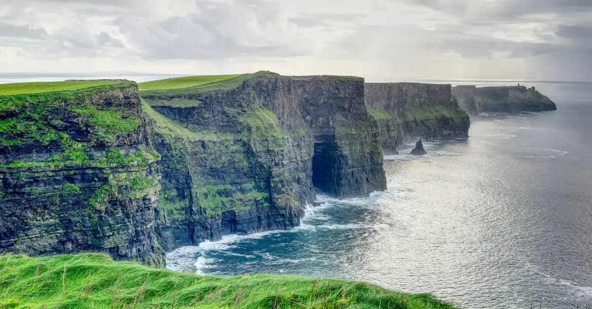 Gdzie znajdują się zapierające dech w piersiach klify Moher?