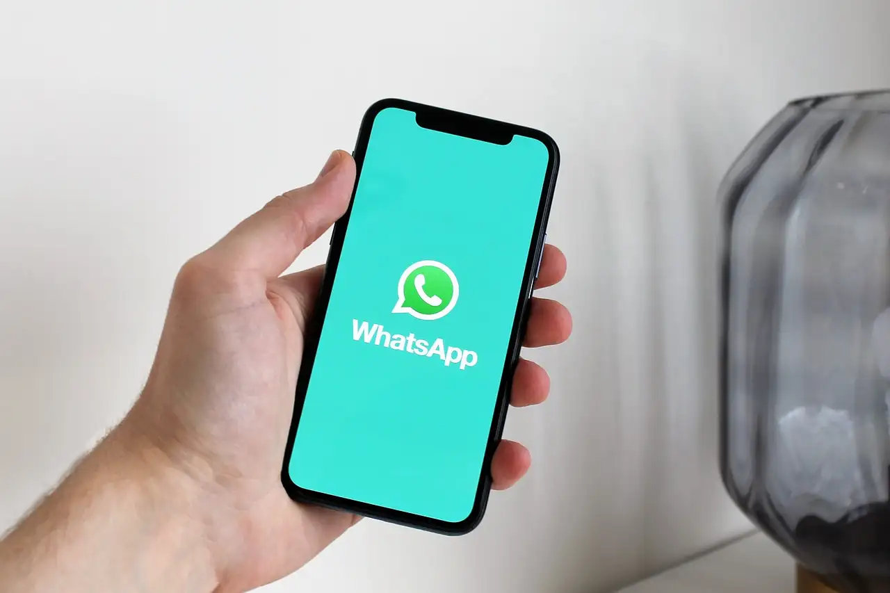 Czy aktualnie są problemy z działaniem WhatsApp?