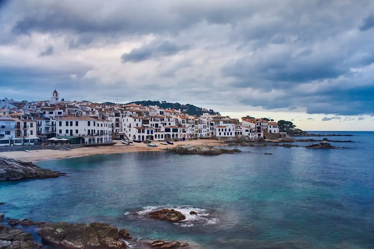 Jak długo trwa lot z Amsterdamu do Costa Brava?