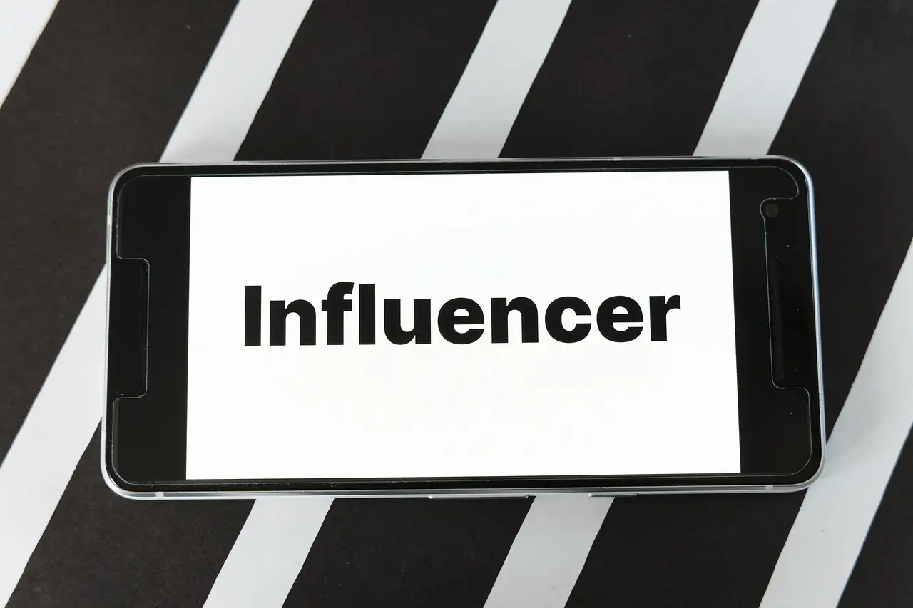 Jak zostać influencerem i zdobyć popularność w sieci?