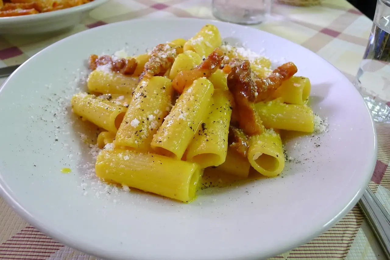 Jakie warzywa dodać do pasty carbonara? Odkryj pomysły!
